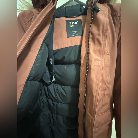 Aritzia TNA Bancroft Women's Puffer Jacket in Burnt Orange/Dark Copper - Picture 5 of 6